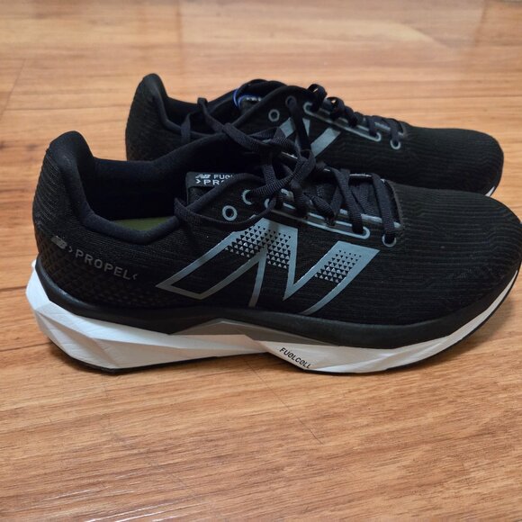 New Balance Fuel Cell Propel V5 - Picture 3 of 5